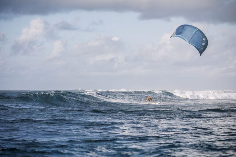 airush-kiteboarding-oswald-smith-ydwer-com-wave-kite-1